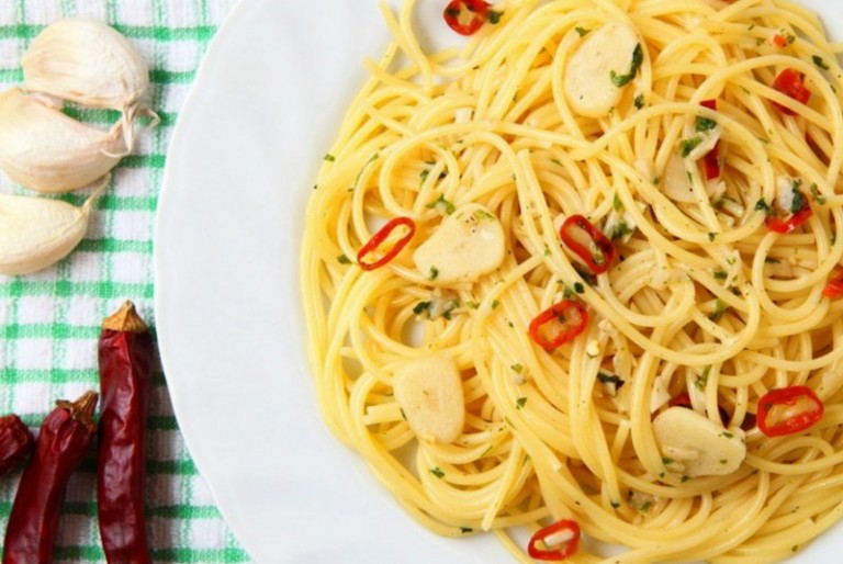Spaghetti Aglio olio e Peperoncino_800x536